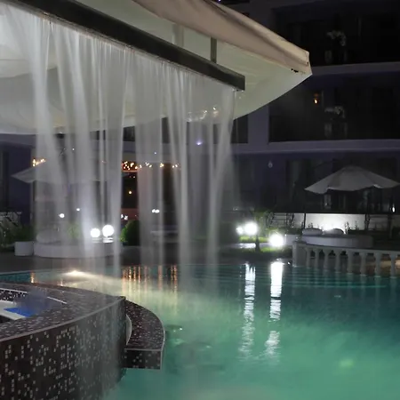 Boutique Rainbow 4 ホテル 3*